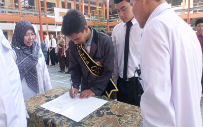 Pelantikan Pengurus Baru, Kepala Madrasah Ingatkan Pentingnya Prioritaskan Belajar