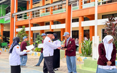 Semarak Upacara Bendera dan Pembagian Hadiah Juara Kegiatan P5RA di MAN 2 Kota Cirebon